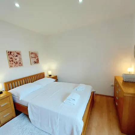 Anna Apartment